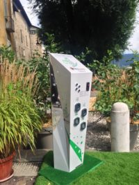 05 – 20/09/2015 – In Piazza Mascheroni (Città Alta – BG) FCS Mobility espone 2 innovative stazioni di ricarica per veicoli elettrici
